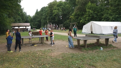 Seit vielen Jahren veranstaltet der Stadtjugendring selbst am Zeilberg die Kinderzeltstadt (die Aufnahme stammt aus dem Jahr 2024). Nun soll das vielfältige ehrenamtliche Engagement junger Leute in der Stadt gewürdigt werden. (Archivbild: Andrea Walke)