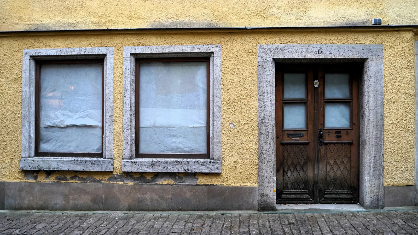 Wie hier in der Heugasse stehen in der Altstadt vielerorts Läden leer. Diese Situation soll mit dem neuen Programm verbessert werden. (Foto: Simone Hedler)