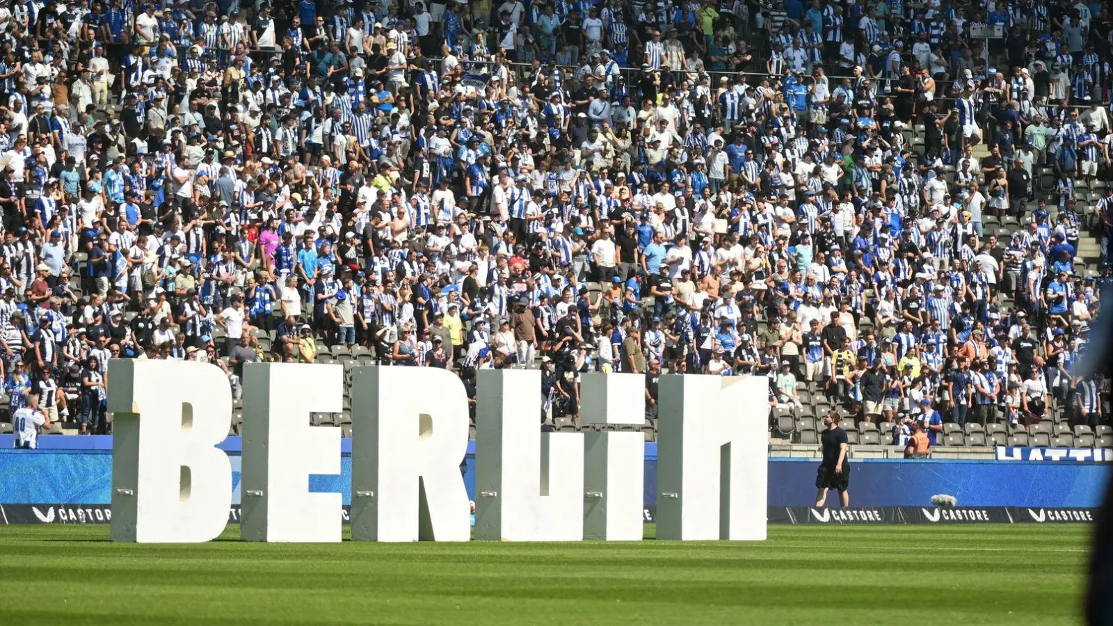 Hertha BSC verbietet kommerzielle Stadion-Vlogs. (Archivbild) (Foto: Elisa Schu/dpa)
