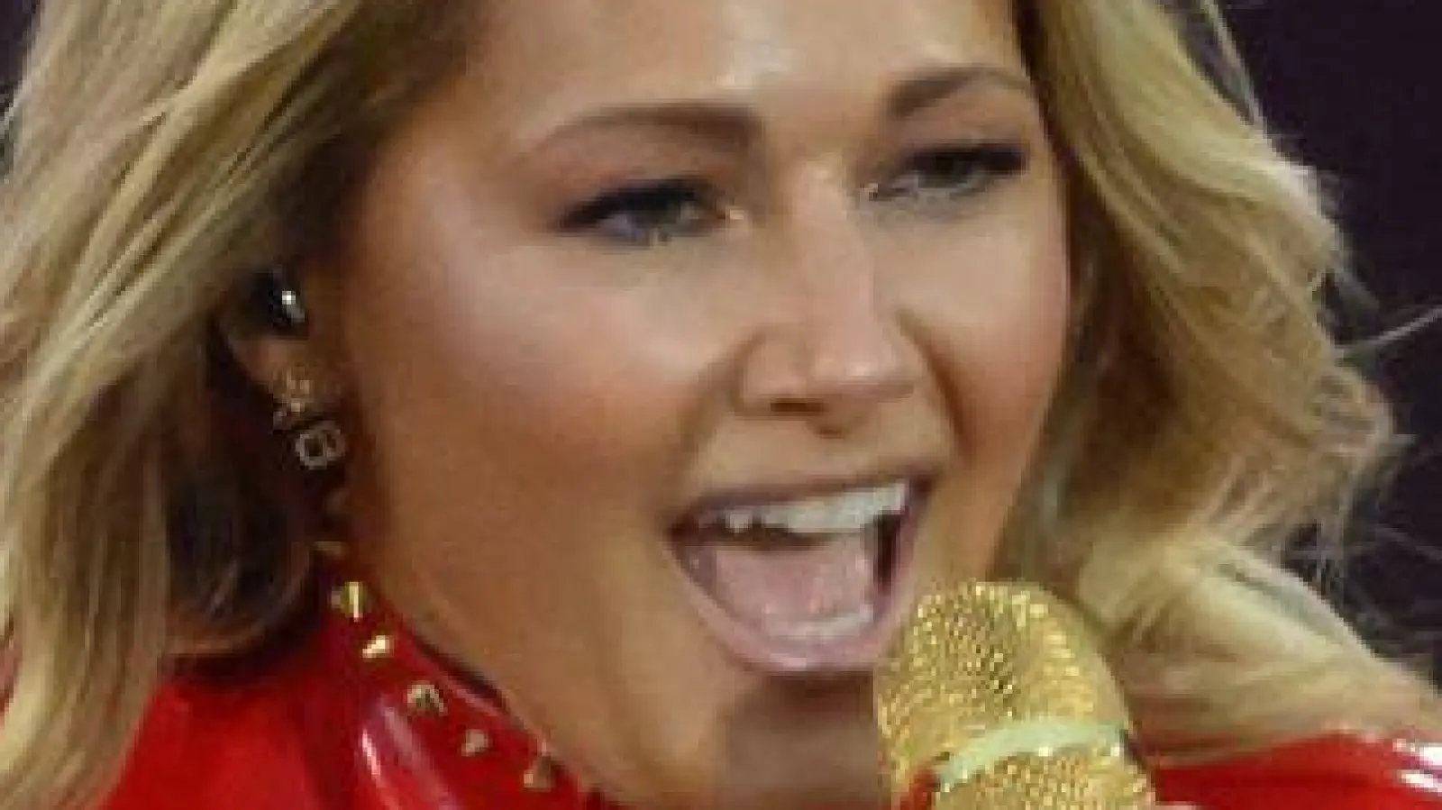 Helene Fischer startete ihre „360°“-Tour nach langer Bühnenpause in Dresden. (Foto: Robert Michael/dpa)