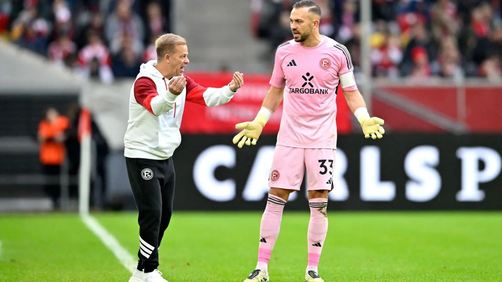 Fortuna-Coach Markus Anfang (li.) und Torwart Florian Kastenmeier: Was tun? (Foto: Anke Waelischmiller/dpa)