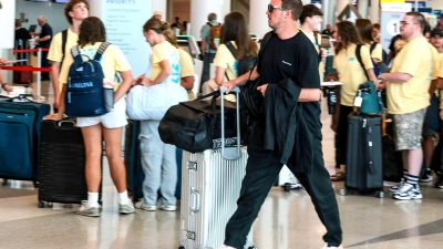 Der Bundestrainer reist nach dem WM-Aus aus den USA zurück nach Deutschland.  (Foto: Jan Woitas/dpa)