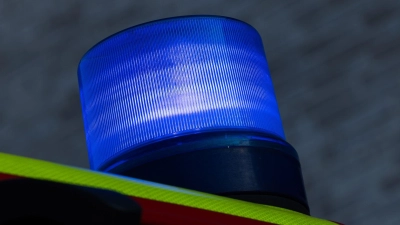 Ein 61 Jahre alter Mitarbeiter zog sich bei dem Brand mittelschwere Verletzungen zu. (Symbolbild) (Foto: Rolf Vennenbernd/dpa)