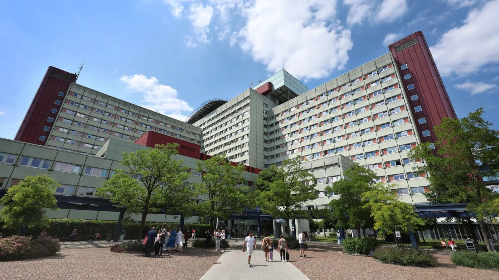 Der Freistaat will viel Geld für seine Unikliniken ausgeben. (Archivbild) (Foto: Karl-Josef Hildenbrand/dpa)