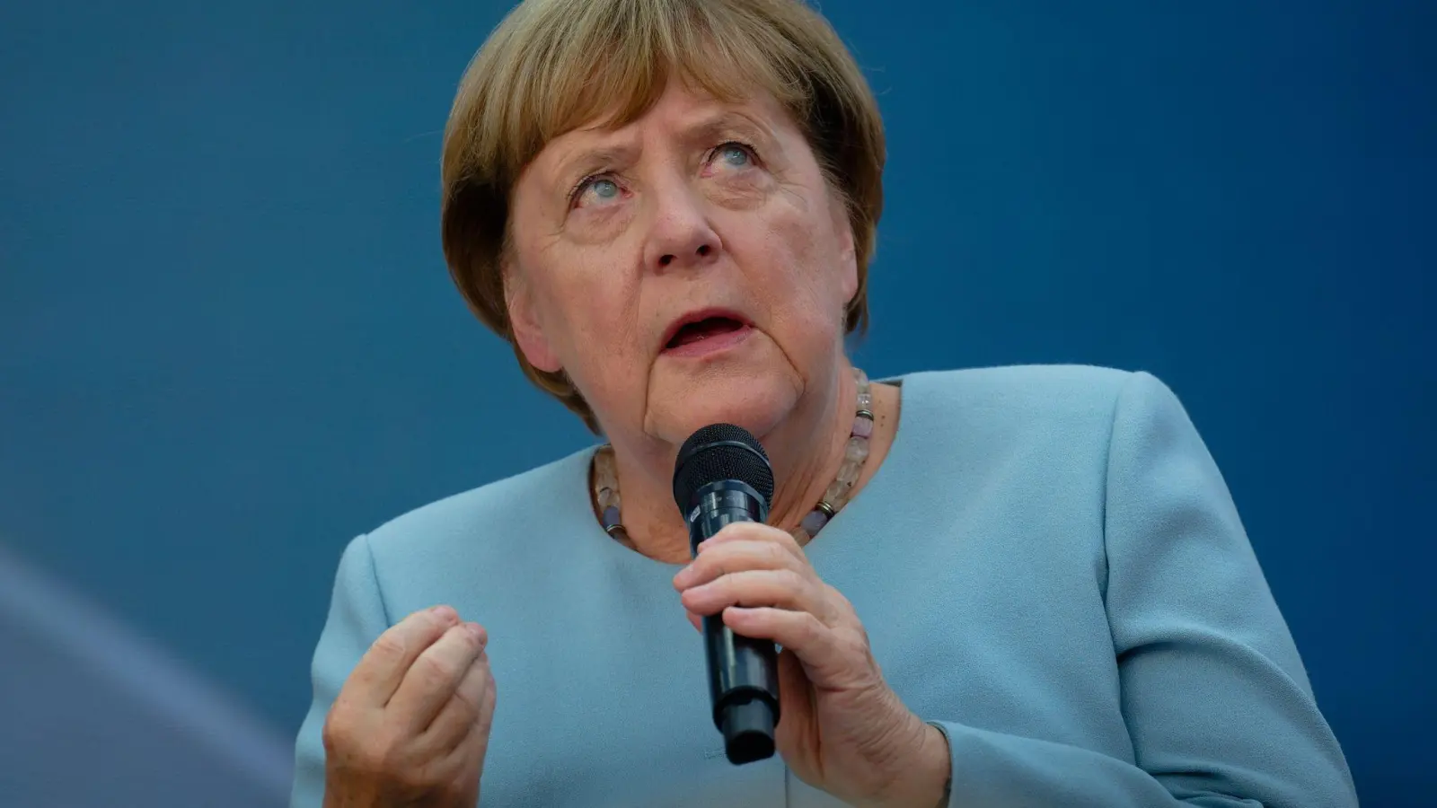 Angela Merkel sieht das faktenbasierte Denken und Argumentieren in Gefahr. (Foto: Henning Kaiser/dpa)