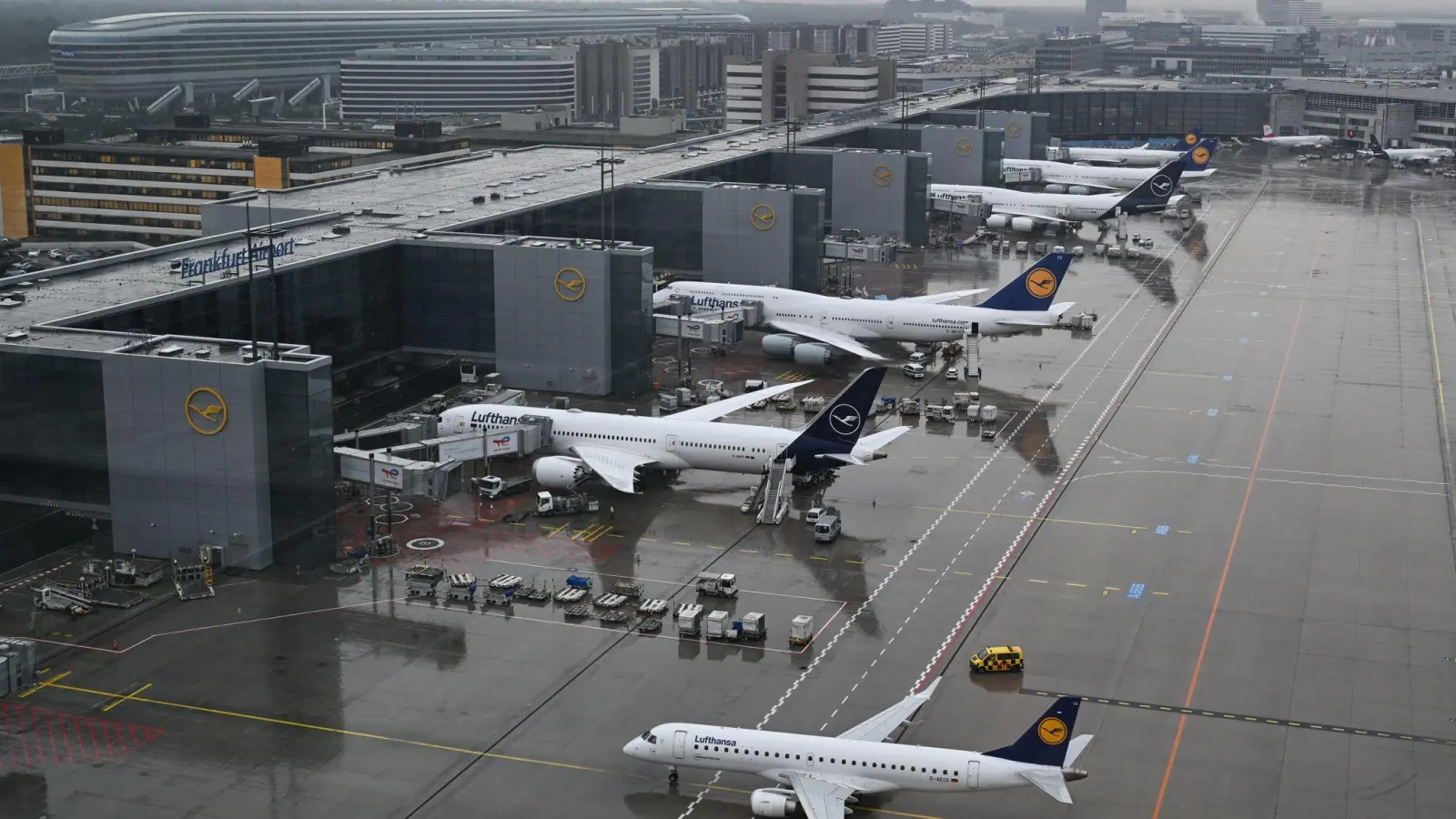 Keine Lufthansa-Direktflüge mehr von und nach Peking.  (Foto: Arne Dedert/dpa)