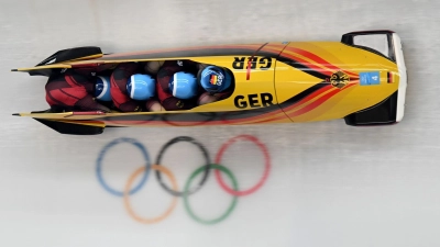 Mit Weltcup-Dominator Francesco Friedrich setzte sich in Peking der Favorit mit Doppel-Gold durch. (Foto: Robert Michael/dpa-Zentralbild/dpa)