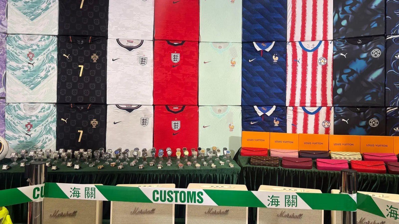 Der Zoll Hongkongs ermittelte tagelang in der Operation.  (Foto: Kanis Leung/AP/dpa)