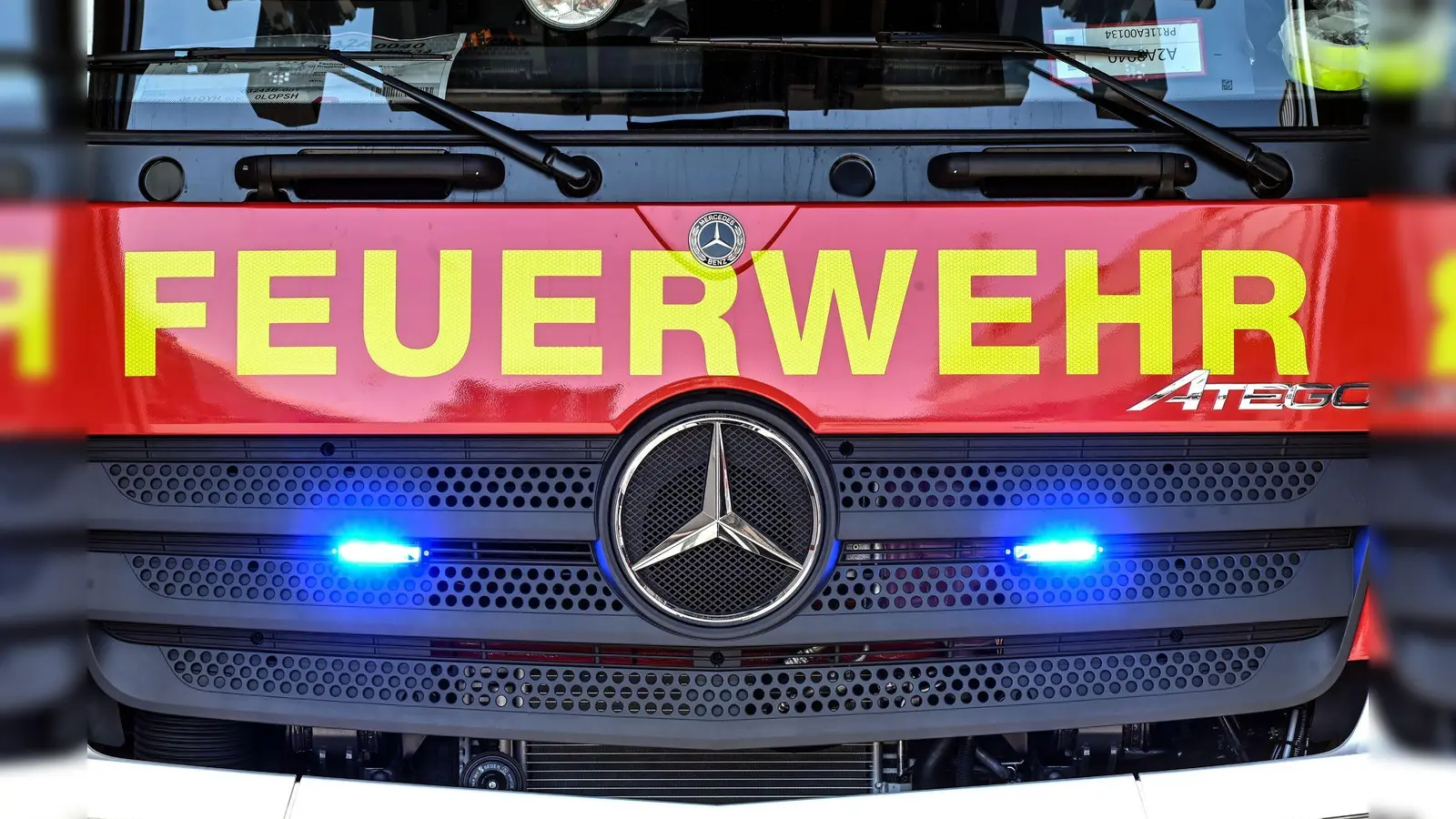 Bei einem Brand in der Tiefgarage einer Tagesklinik in Berg im Landkreis Starnberg sind 13 Autos sowie das Gebäude teils schwer beschädigt worden. (Symbolbild) (Foto: Uli Deck/dpa)