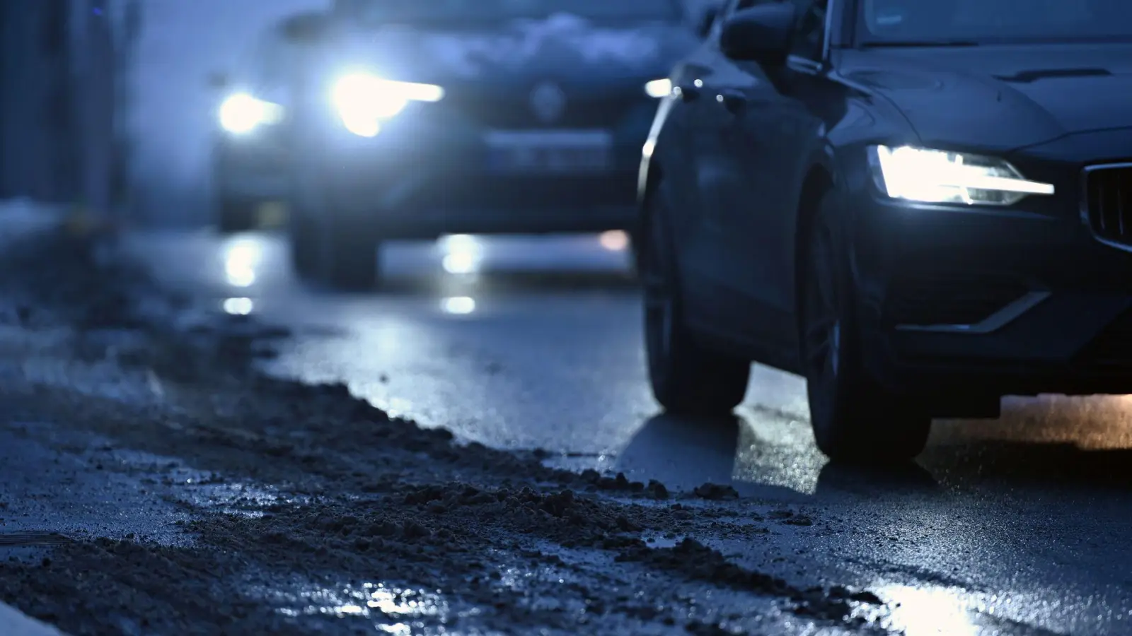Im Osten besteht gebietsweise Gefahr von Glatteis durch gefrierenden Regen - örtlich sei auch Unwetter möglich. (Archivbild) (Foto: Lilli Förter/dpa)