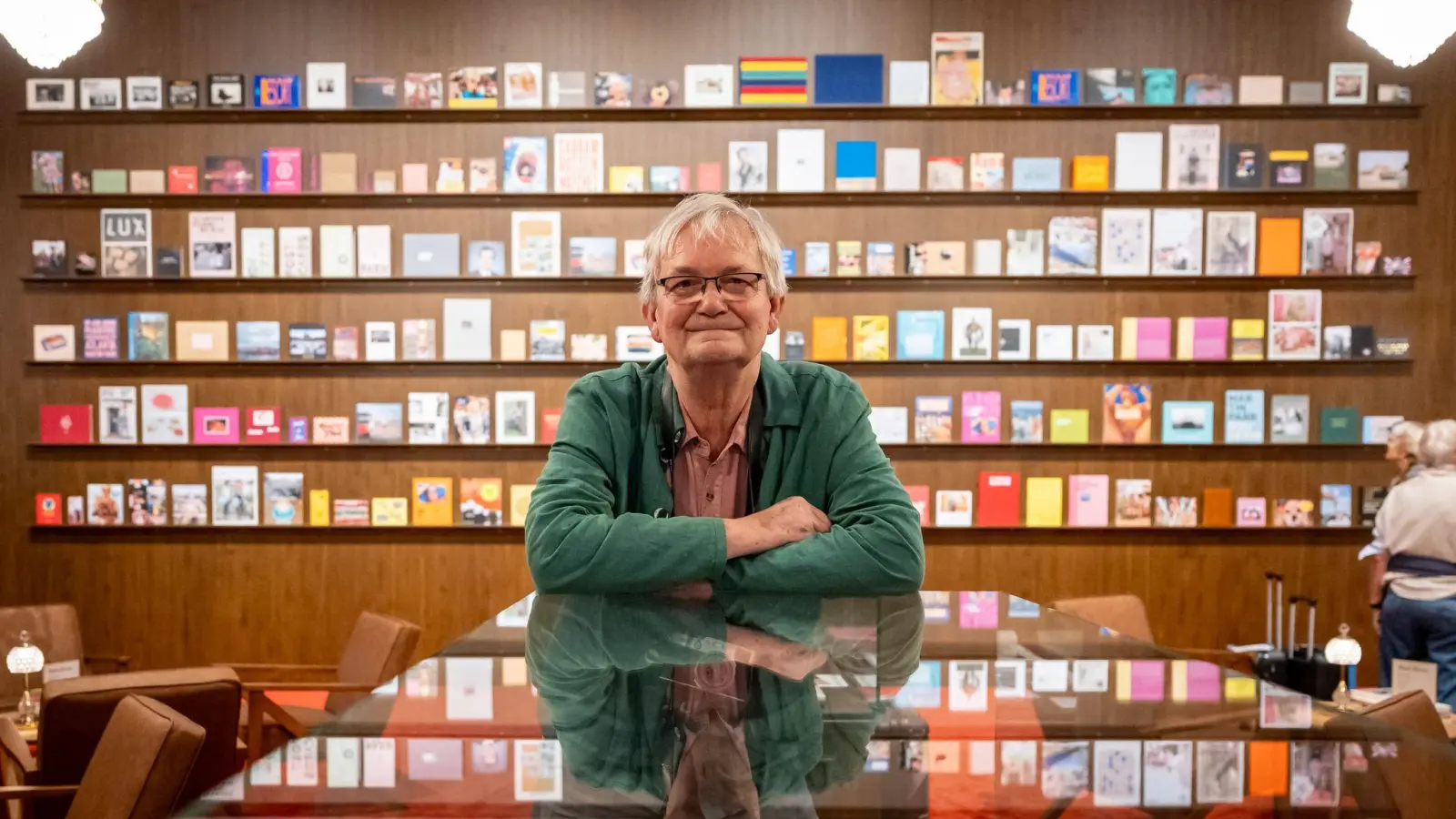 In rund 250 Fotobuchprojekten dokumentiert Parr seit den 1980er-Jahren mit Humor und kritischem Blick die Welt zwischen Protz und Kitsch, Fast Food und High Fashion.  (Foto: Daniel Karmann/dpa)