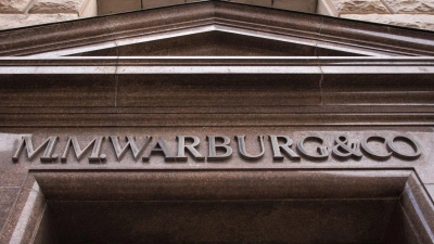 Die Warburg Bank fordert die Erstattung von nach ihrer Ansicht nach rechtswidrig erhobenen Forderungen der Finanzverwaltung - und scheitert damit vor Gericht (Symbolbild). (Foto: Daniel Bockwoldt/dpa)