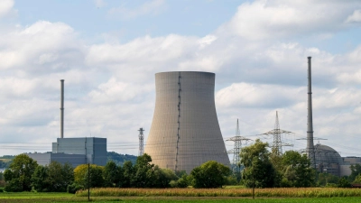 Bei den Rückbauarbeiten am stillgelegten Kernkraftwerk Isar 2 hat es eine Panne gegeben. (Archivbild) (Foto: Peter Kneffel/dpa)