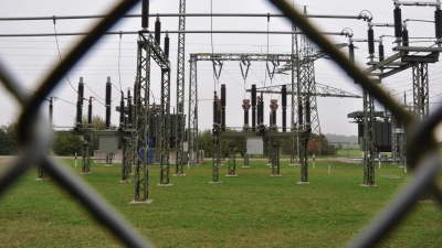 Für die Projekte im Bereich erneuerbarer Energien sind vor allem die Pläne für die Umspannwerke Wallmersbach und Markt Bibart, die im zweiten Entwurf des Netzentwicklungsplans Strom erstmals auftauchen, ein Anlass zur Hoffnung: Die jetzigen Netzengpässe werden damit angegangen. (Symbolbild: Wolfgang Grebenhof)