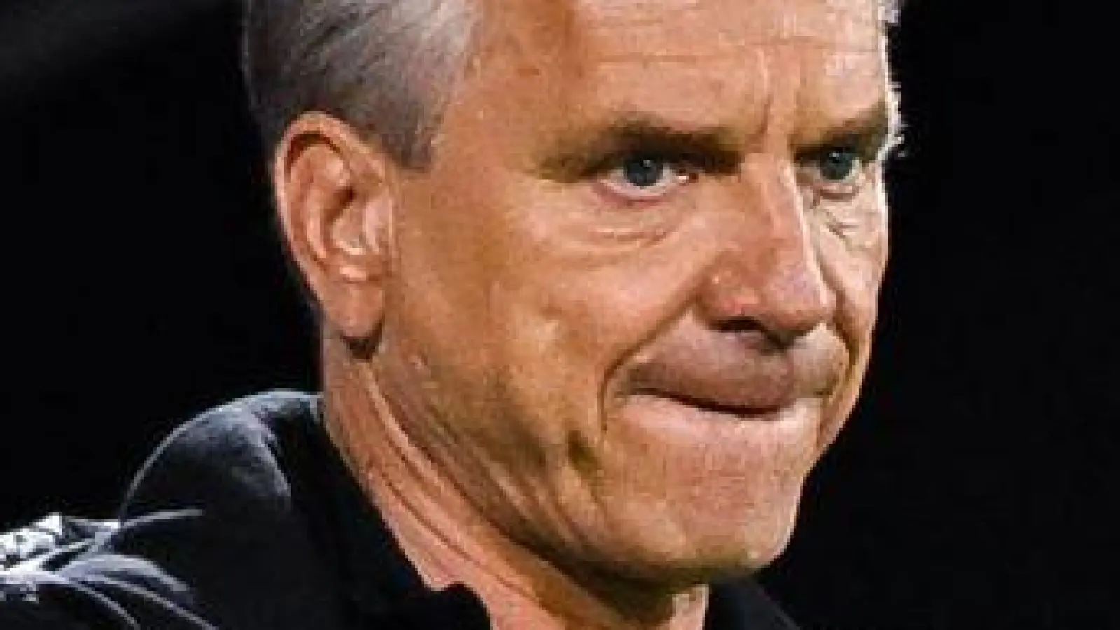 Lässt seine Zukunft offen: Elversbergs Trainer Horst Steffen (Foto: Silas Schüller/DEFODI Images/dpa)