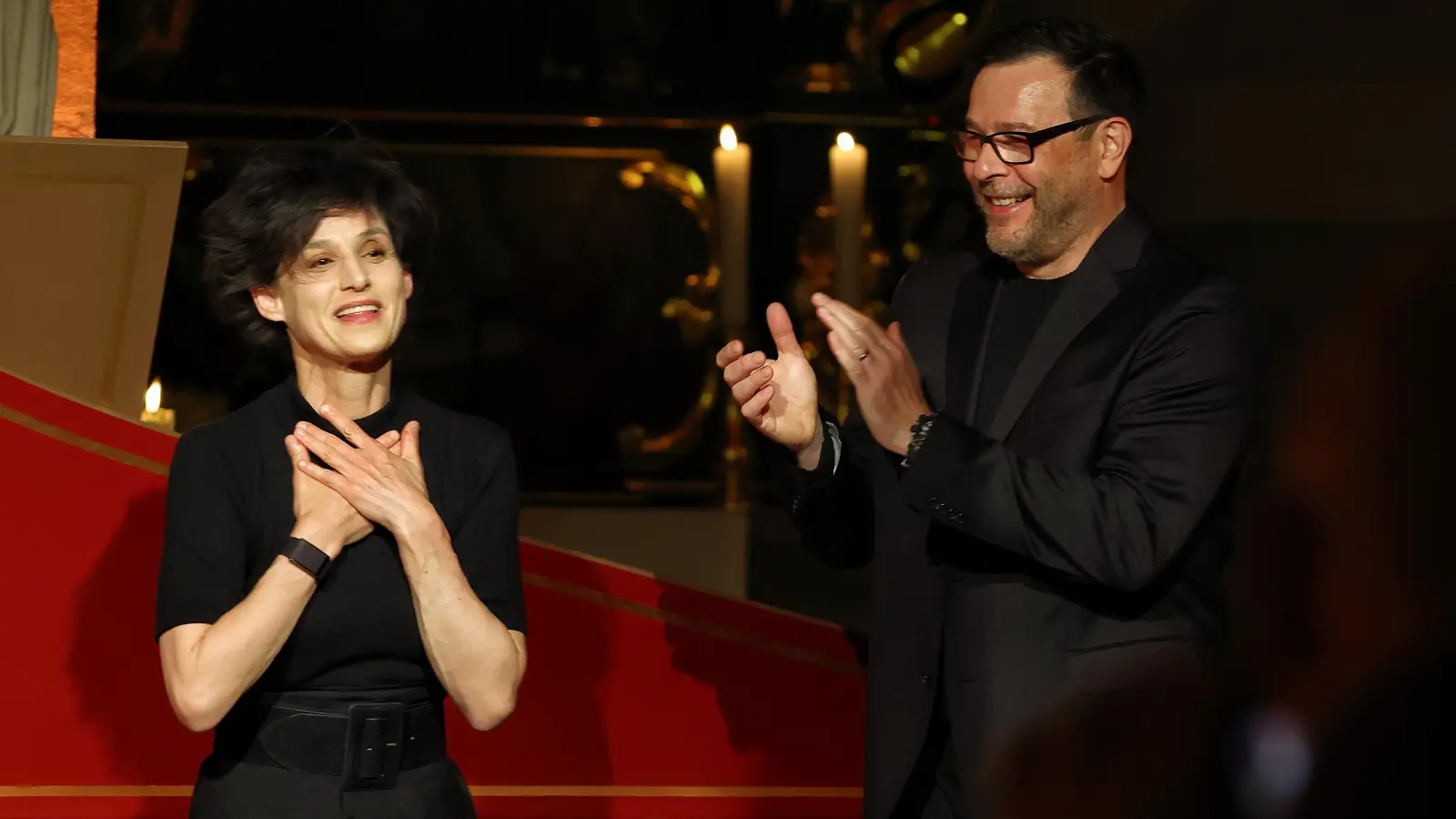 Beim Schlussbeifall applaudiert auch Countertenor Andreas Scholl seiner Ehefrau Tamar Halperin, die ihn am Cembalo begleitet hat. (Foto: Thomas Wirth)