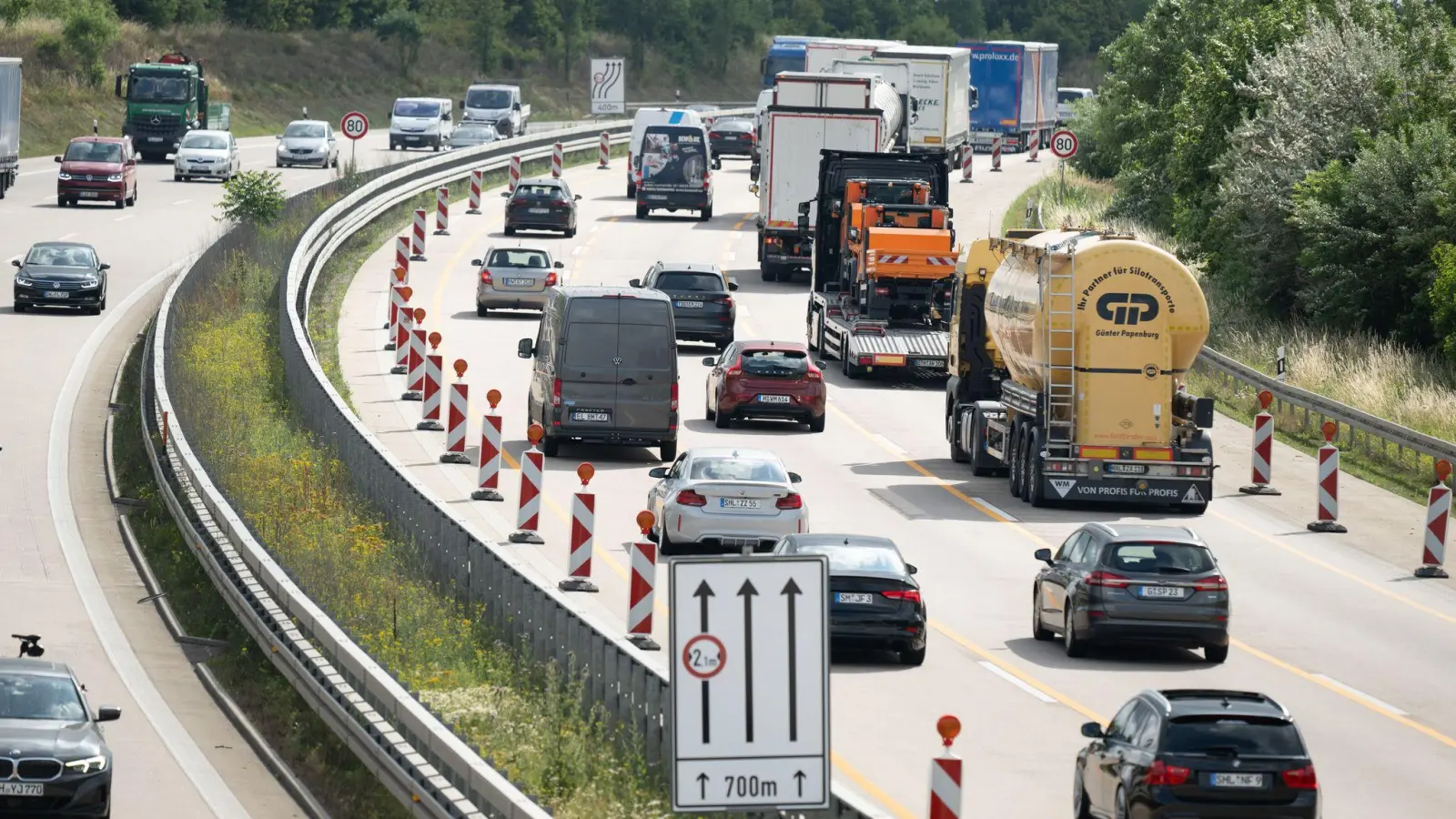 Drohen Baustopps wegen fehlenden Geldes? (Archivbild) (Foto: Sebastian Kahnert/dpa)