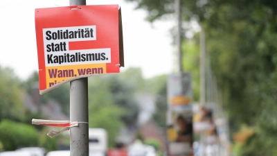 Kein Kavaliersdelikt: Die Beschädigung von Wahlplakaten kann rechtliche Konsequenzen nach sich ziehen. (Foto: Fabian Strauch/dpa/dpa-tmn)