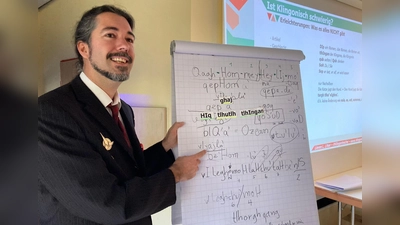 Es gibt immer mehr ins Klingonisch übersetzte Bücher. (Archivbild) (Foto: Birgit Reichert/dpa)