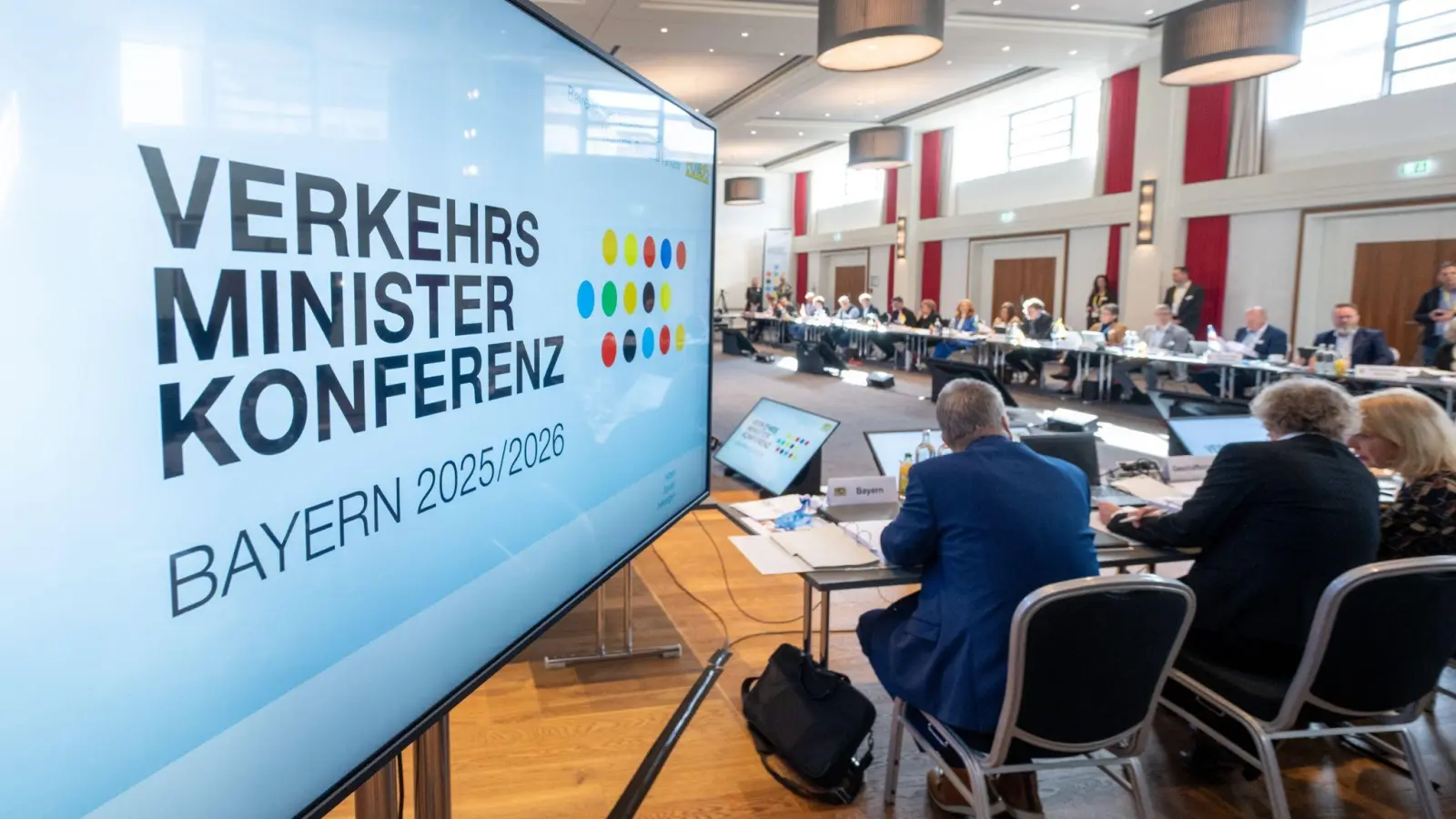 Beim Deutschlandticket stellte die Verkehrsministerkonferenz die Weichen für einen Preismechanismus, der ab 2027 gelten soll.  (Foto: Armin Weigel/dpa)