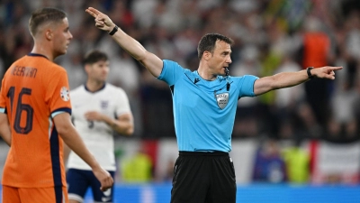 Schiedsrichter Felix Zwayer leitete das Halbfinalduell zwischen der Niederlande und England. (Foto: Bernd Thissen/dpa)