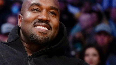 Der Rapper Ye, früher bekannt als Kanye West, plant zwei Konzerte im Oktober in der russischen Millionenmetropole St. Petersburg. (Archivbild) (Foto: Ashley Landis/AP/dpa)