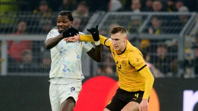 Zweikämpfe prägten das Geschehen. (Foto: Bernd Thissen/dpa)