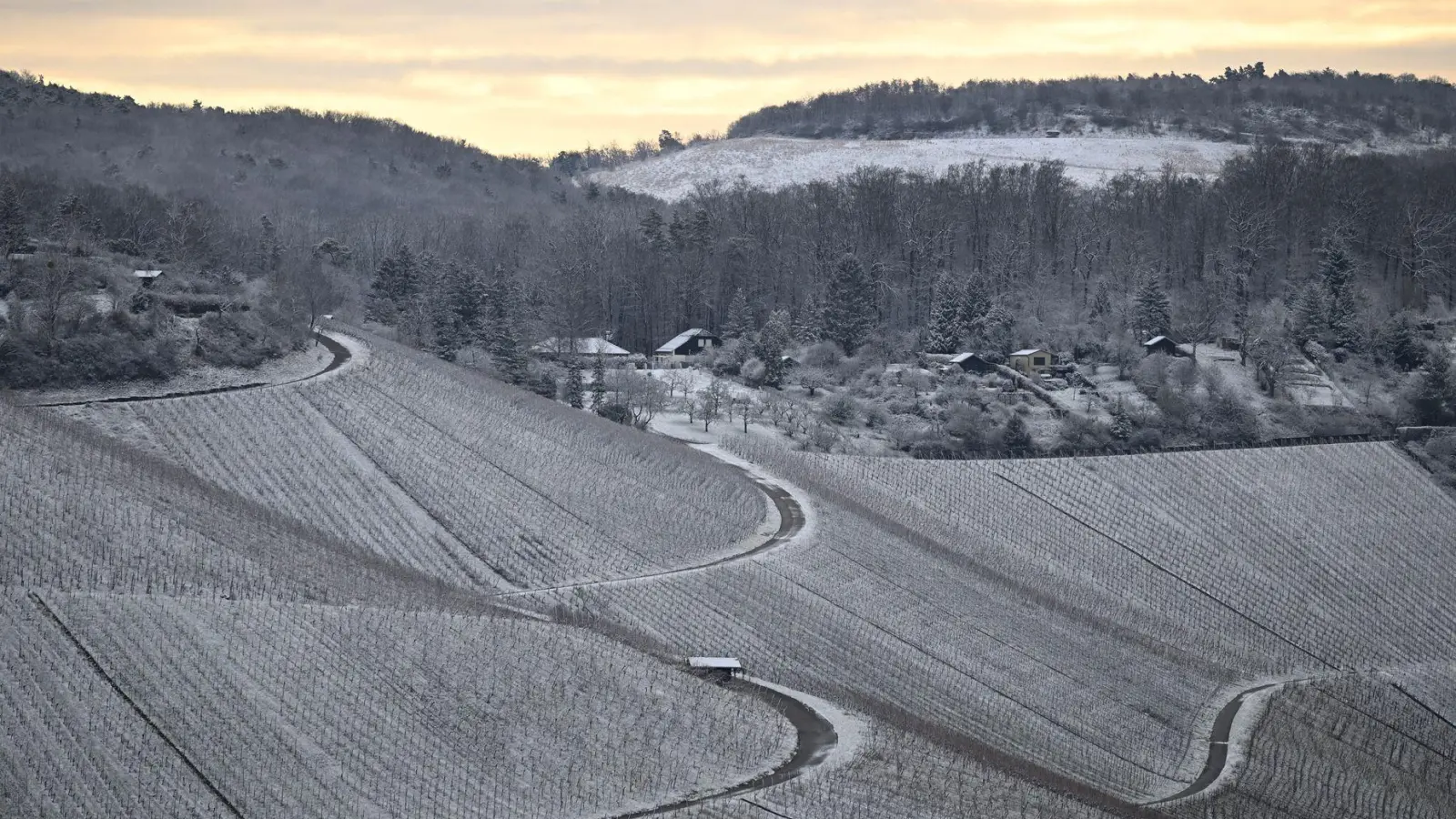 Am Wochenende droht in vielen Teilen Deutschlands Glätte. (Foto: Bernd Weißbrod/dpa)