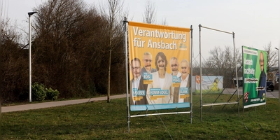 Viele ihrer Plakate fanden politische Gruppierungen in Ansbach verunstaltet und zerstört vor. (Foto: Oliver Herbst)