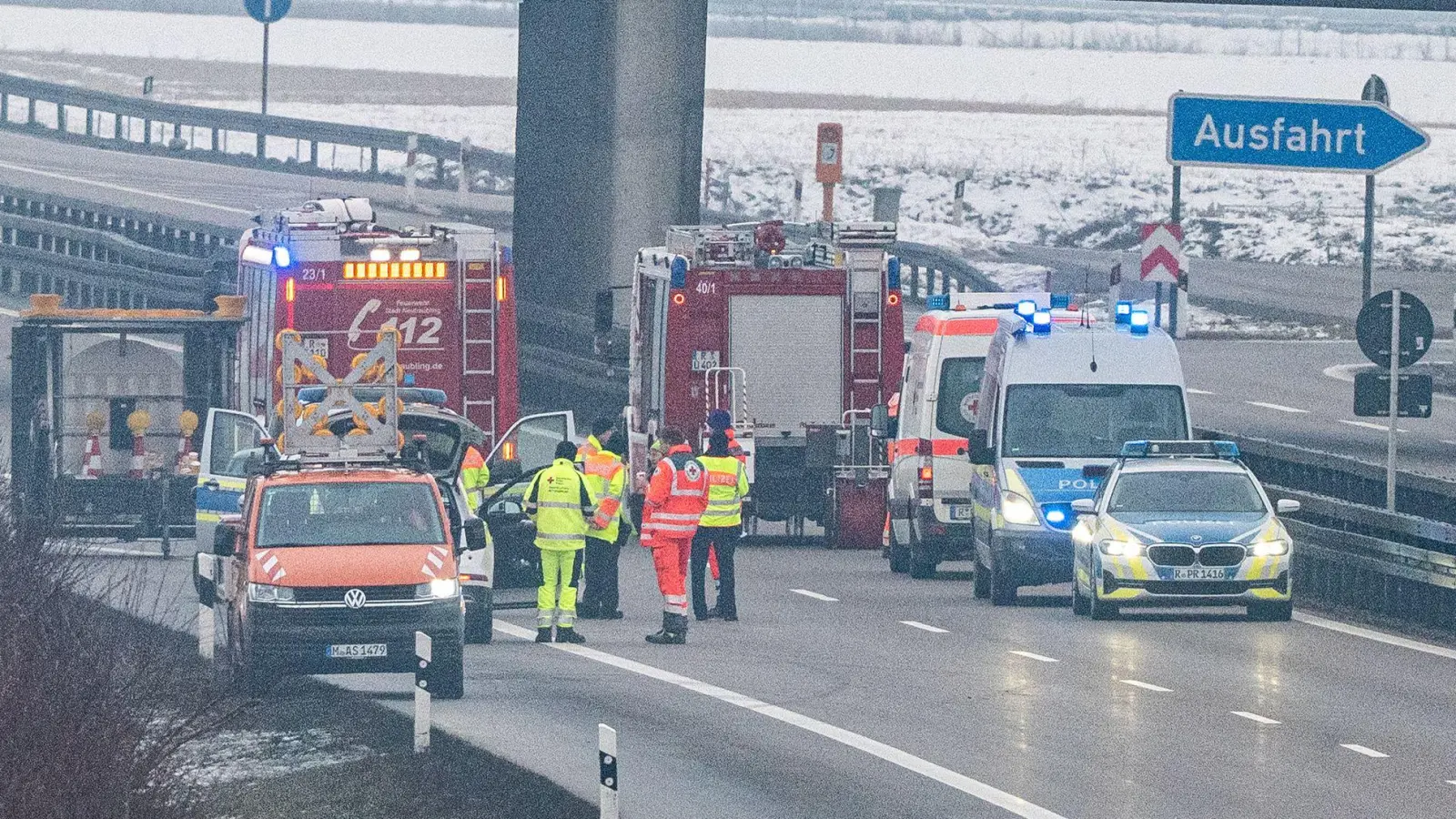 Der Fund auf der Autobahn hatte eine längere Komplettsperrung der Fernstraße zur Folge. (Archivbild) (Foto: Armin Weigel/dpa)