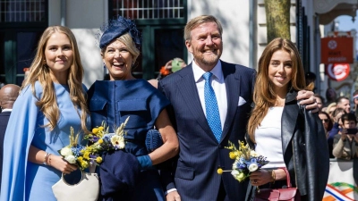 Prinzessin Amalia, Königin Maxima, König Willem-Alexander und Prinzessin Alexia feiern in Doetinchem. (Foto: Sem Van Der Wal/ANP/dpa)