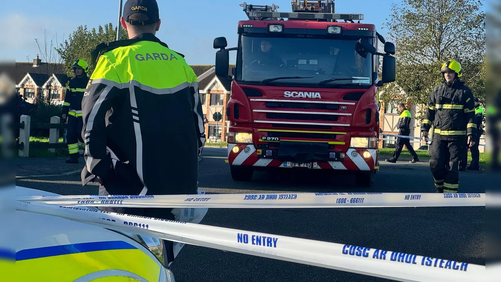 Vor Ort waren zahlreiche Rettungskräfte. (Foto: Mícheál Ó Scannáil/PA Wire/dpa)