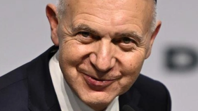 Bernd Neuendorf ist auf dem DFB-Bundestag für weitere vier Jahre im Amt des Präsidenten bestätigt worden. (Foto: Arne Dedert/dpa)