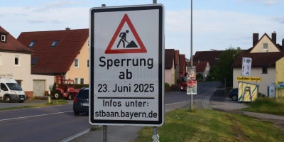 Ab Montag ist die Ortsdurchfahrt von Gollhofen gesperrt. Grund sind die beginnenden Arbeiten der Dorferneuerung mit Sanierung der Bundesstraße 13. (Foto: Gerhard Krämer)