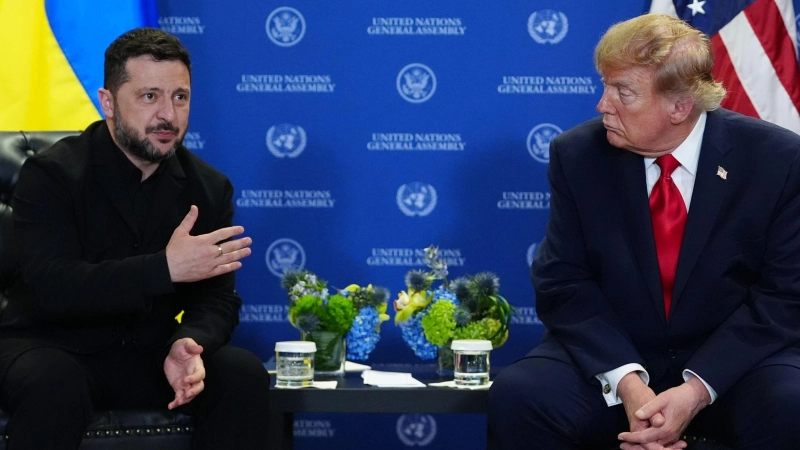 Die ukrainische Regierung stellt sich hinter Selenskyj. Zuvor hatte Trump einen neuen Präsidenten gefordert. (Archivild) (Foto: Julia Demaree Nikhinson/AP/dpa)