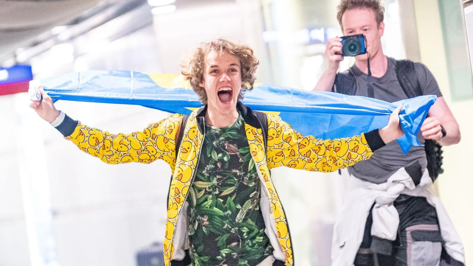 Vor wenigen Tagen ist Luca aus dem Pazifikstaat Palau heimgekehrt und hat damit sein großes Ziel erreicht, wie er verkündet: „Ich habe alle 195 Länder der Welt bereist.“ (Foto: Benjamin Westhoff/dpa)