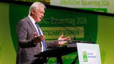 Minister Rainer will weitere Hilfen wegen hoher Düngemittelpreise prüfen. (Foto: Philipp von Ditfurth/dpa)