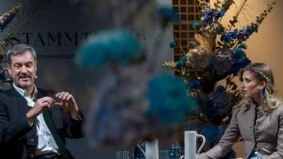 Influencer unter sich: Cathy Hummels und Markus Söder. (Foto: Peter Kneffel/dpa)