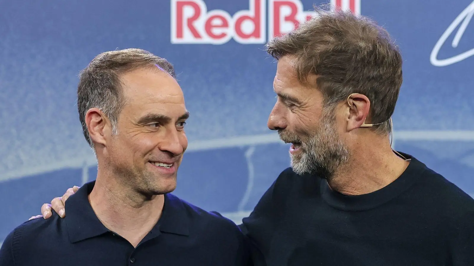 Oliver Mintzlaff (l) hat das Club-Netzwerk mit erschaffen, für das Jürgen Klopp nun verantwortlich ist. (Foto: Jan Woitas/dpa)