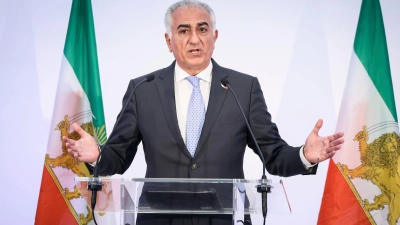 Reza Pahlavi, Sohn des gestürzten Schahs, kündigt seine Rückkehr in den Iran an. (Foto Archiv) (Foto: Thomas Padilla/AP/dpa)