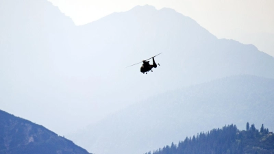 Teure Rettung in den Bergen: Bergungs- und Rettungskosten können richtig ins Geld gehen. Ob die Versicherung zahlt, hängt von einigen Faktoren ab. (Foto: Nicolas Armer/dpa/dpa-tmn)