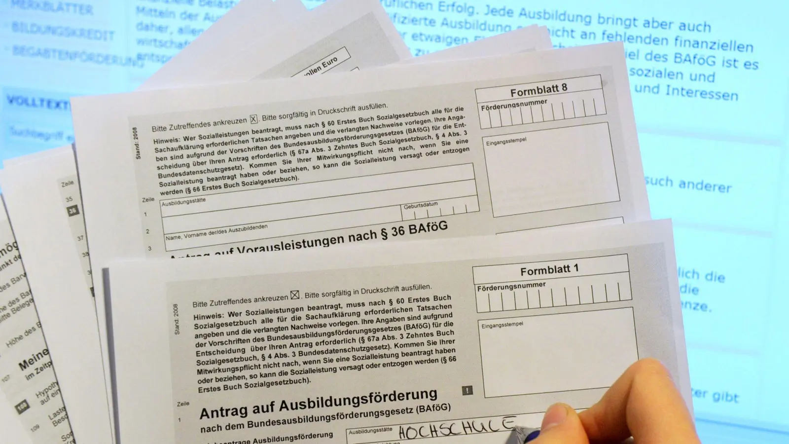 Die Zahl der Bafög-Empfänger in Bayern ist in den vergangenen zehn Jahren deutlich gesunken (Archivbild).  (Foto: picture alliance / Marcus Brandt/dpa)