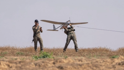 Wie irritierend das ständige Surren der Drohnen sein kann, hat der Leiter der Diakonie Katastrophenhilfe, Martin Keßler, im palästinensischen Gazastreifen erlebt. (Symbolbild) (Foto: Ohad Zwigenberg/AP/dpa)