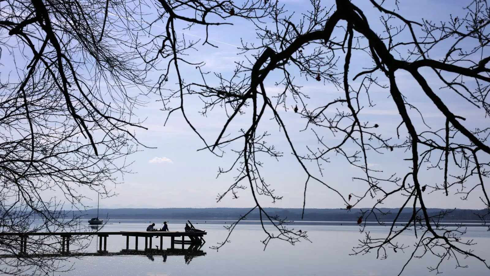 Mit Sonne, aber auch Regen und Gewitter - so zeigt sich das Wetter in Bayern. (Foto: Karl-Josef Hildenbrand/dpa)