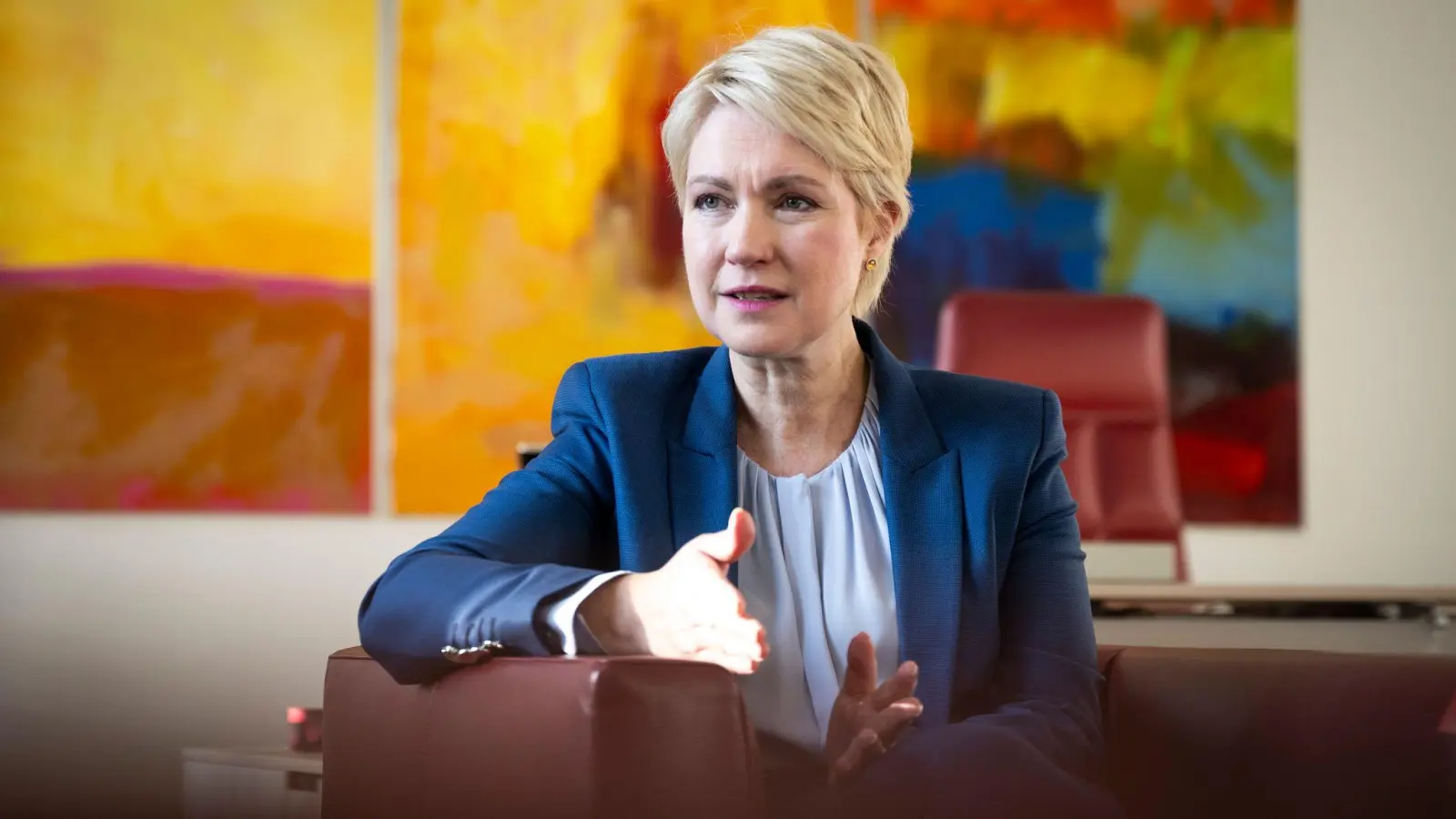 „Die CDU ist nicht klug beraten, wenn sie ständig verkündet, dass die Menschen in Deutschland nicht genug arbeiten“, sagt Mecklenburg-Vorpommerns Ministerpräsidentin Schwesig. (Archivbild) (Foto: Philip Dulian/dpa)