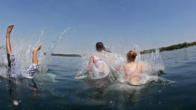 Frühzeitig informieren: Die Wasserqualität kann vor dem Badeausflug online geprüft werden. (Foto: picture alliance / dpa)