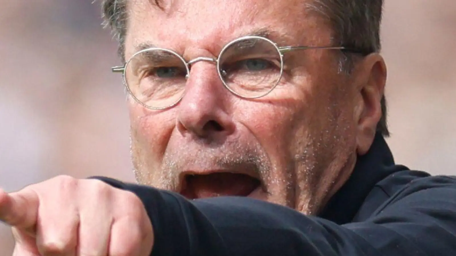 Wolfsburgs Trainer Dieter Hecking. (Foto: Philipp Szyza/dpa)