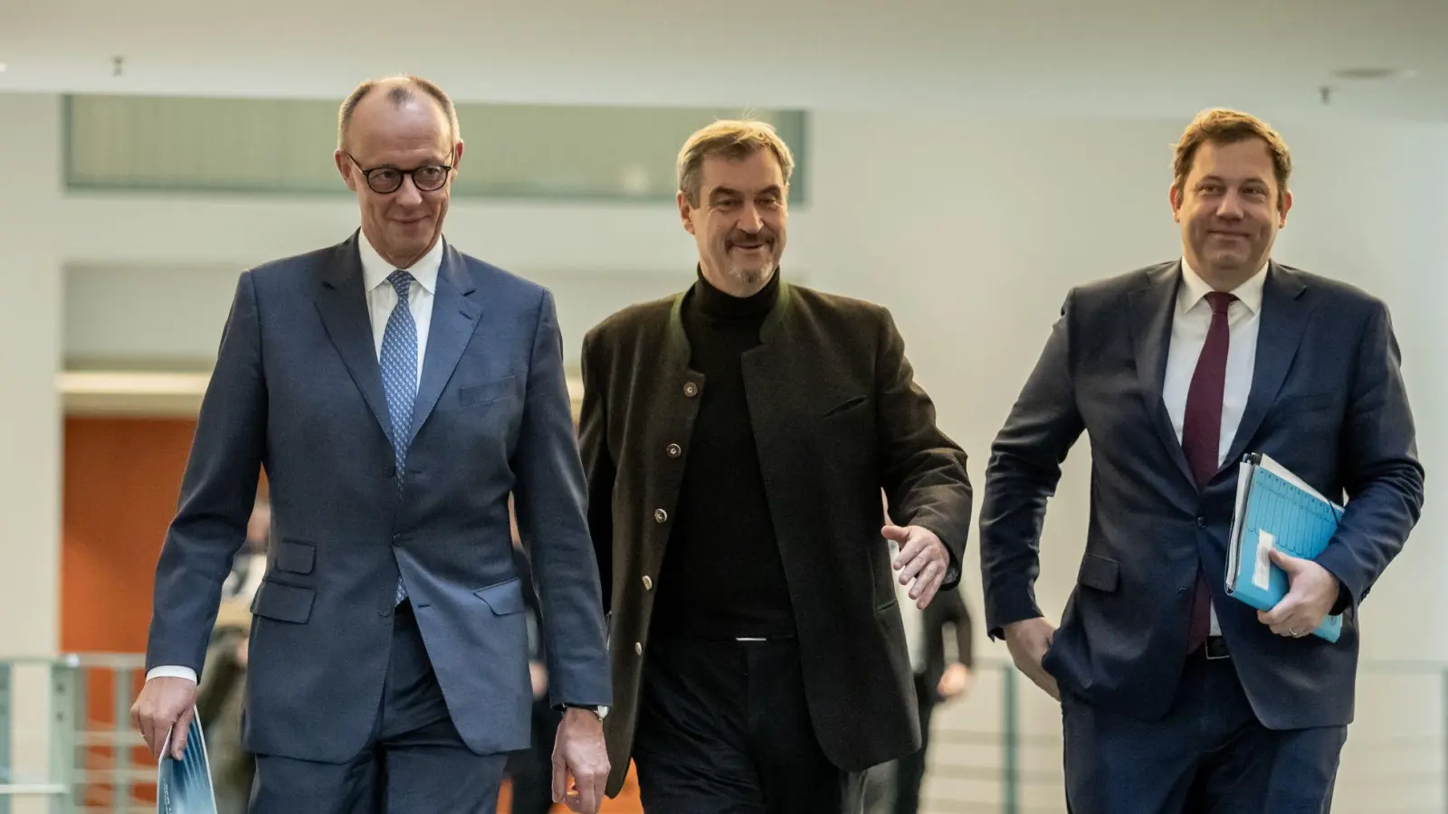 Sie haben vorgelegt, jetzt sind die jungen Abgeordneten der Union am Zug. (Foto: Michael Kappeler/dpa)