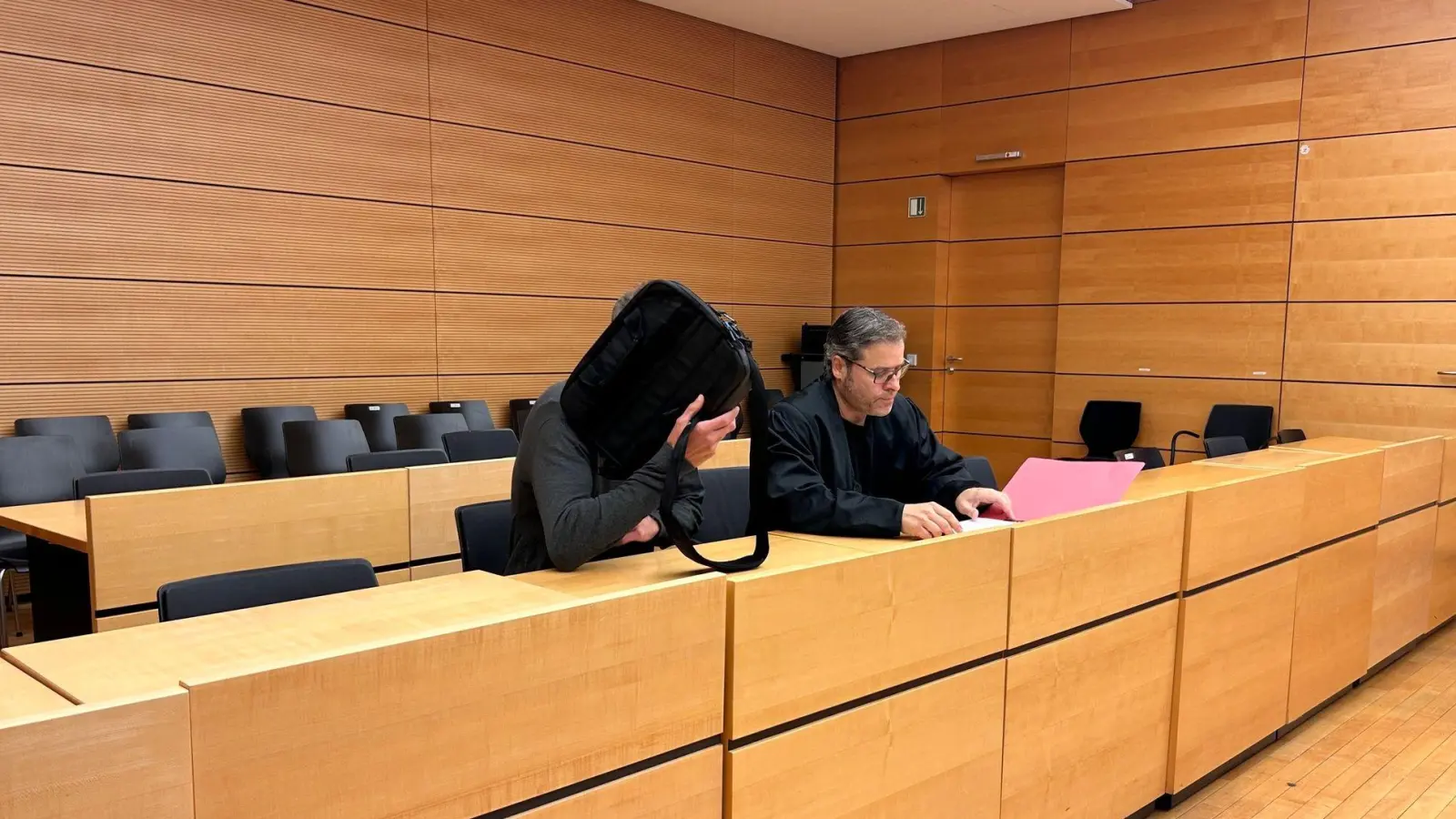 Der Angeklagte bedauerte im Prozess sein Handeln.  (Foto: Angelika Resenhoeft/dpa)