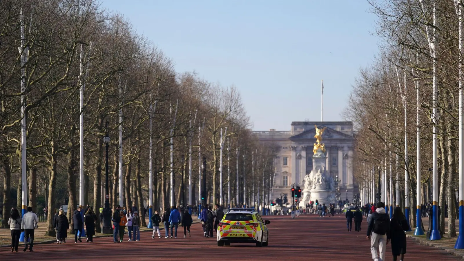 Ein Highlight jedes Besuchs in London: Der Stadtpalast der Royal Family. (Archivbild) (Foto: Alberto Pezzali/AP/dpa)